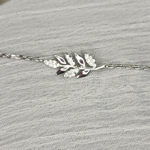 Leaf Adjustable Bracelet - Picture 1 of 2